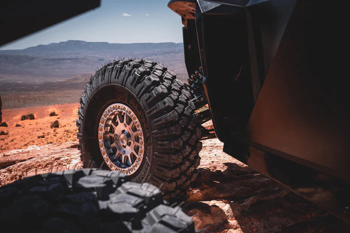 Valor V09 Beadlock Wheel Raw/Machined - Maverick R